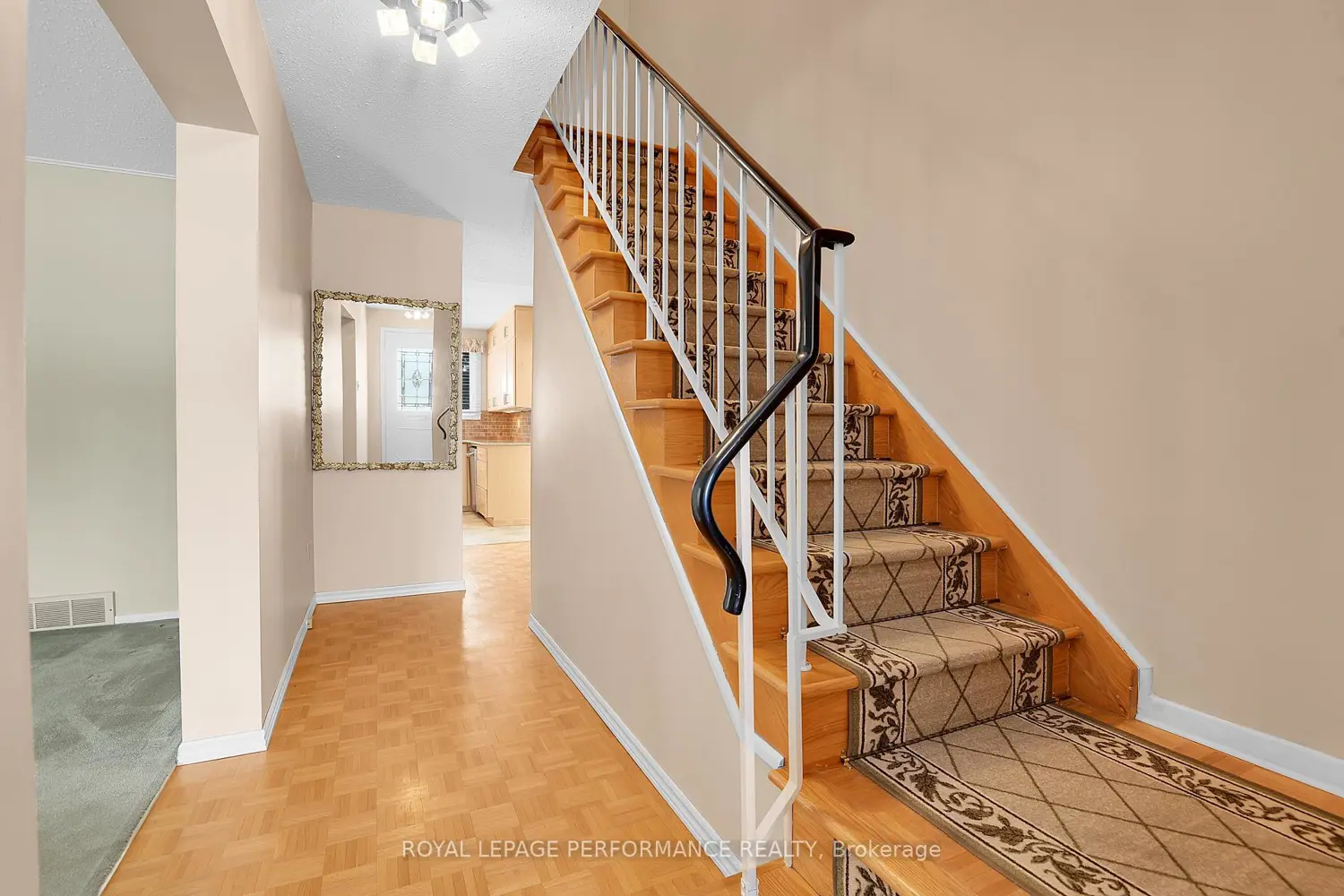 2166 Bickerton Avenue photo 3