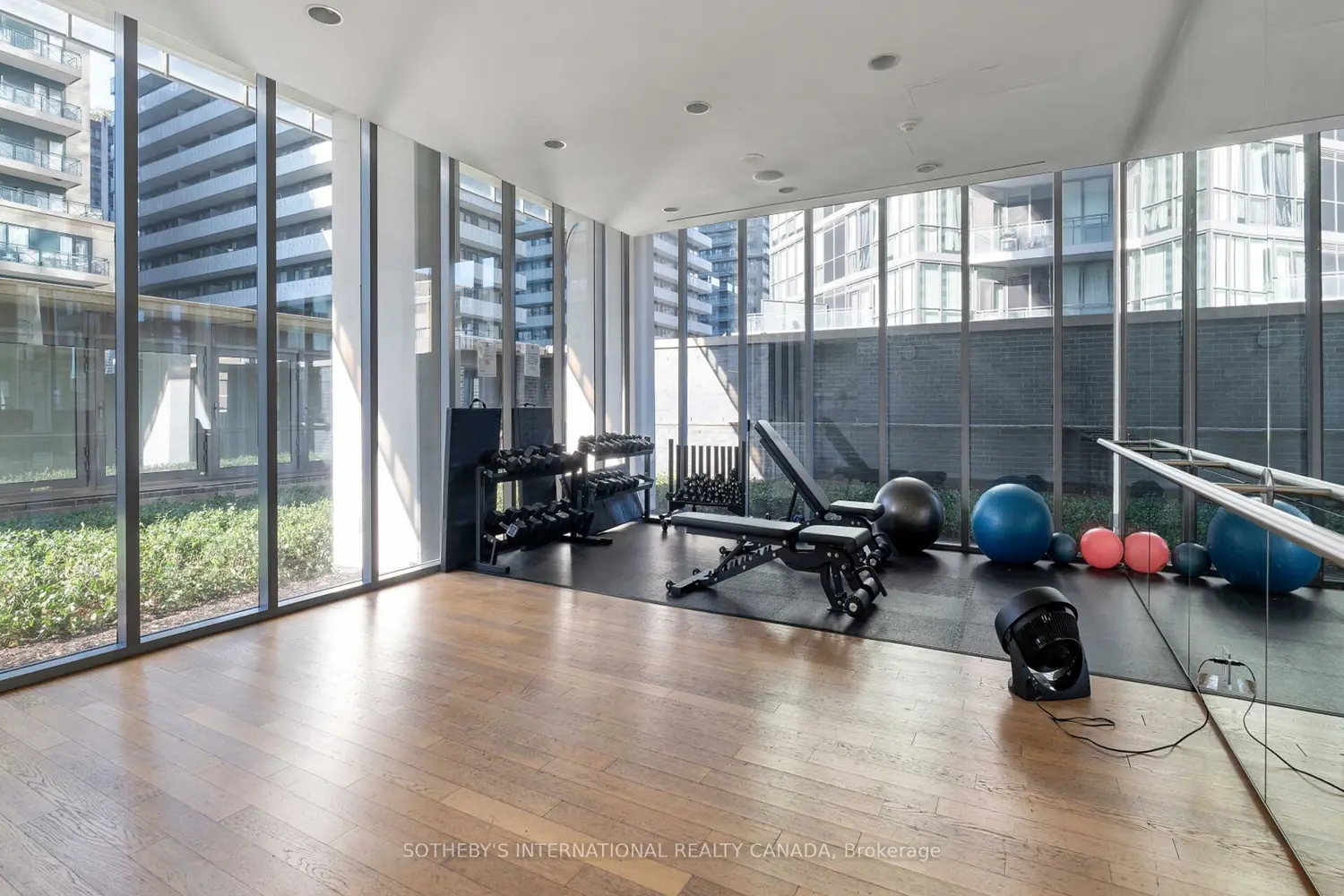 Additional image 16 of 33 Charles Street 1611