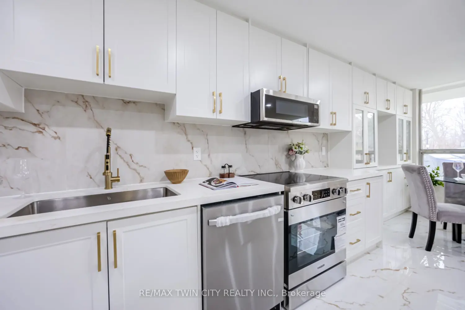 Additional image 5 of 20 Edgecliff Golfway #304