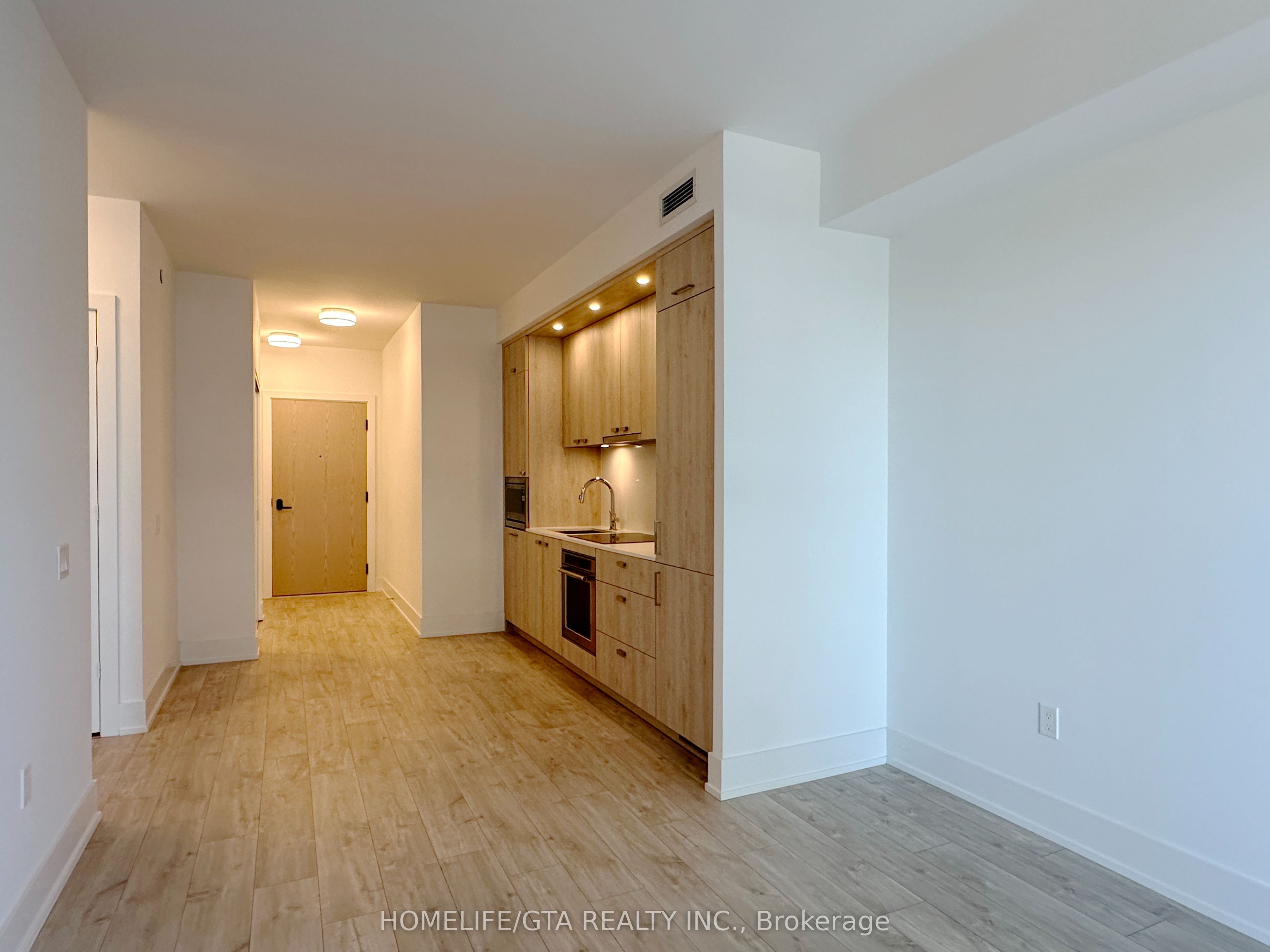Additional image 4 of 806-10 Inn On The Park Drive, Toronto, ON, M3C 0P9