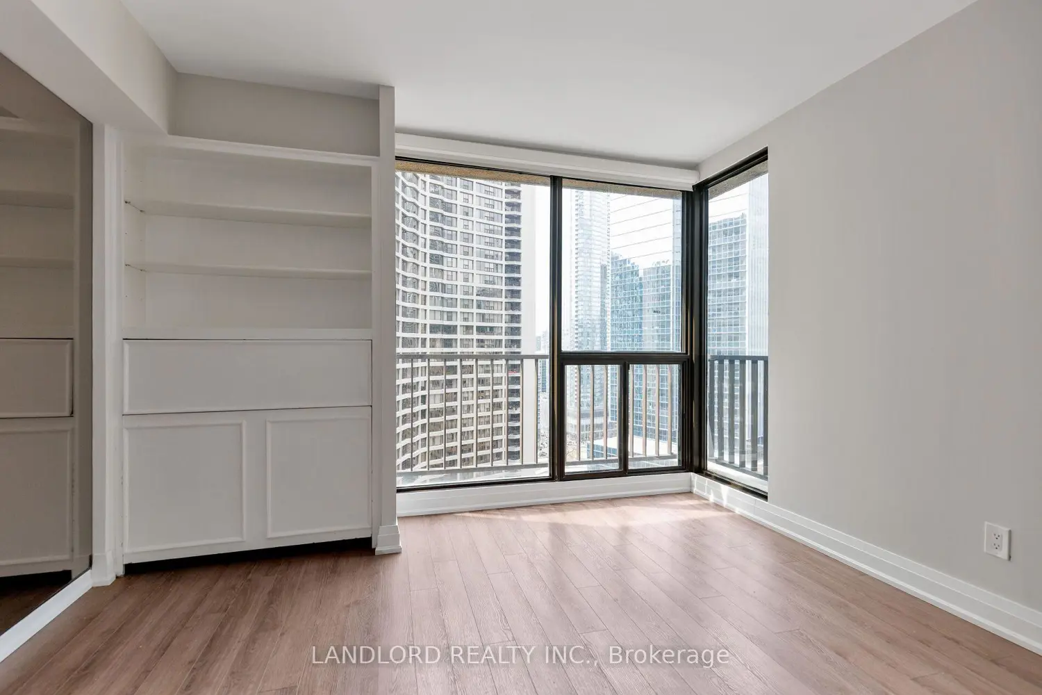 Additional image 8 of 33 Harbour Square 2208