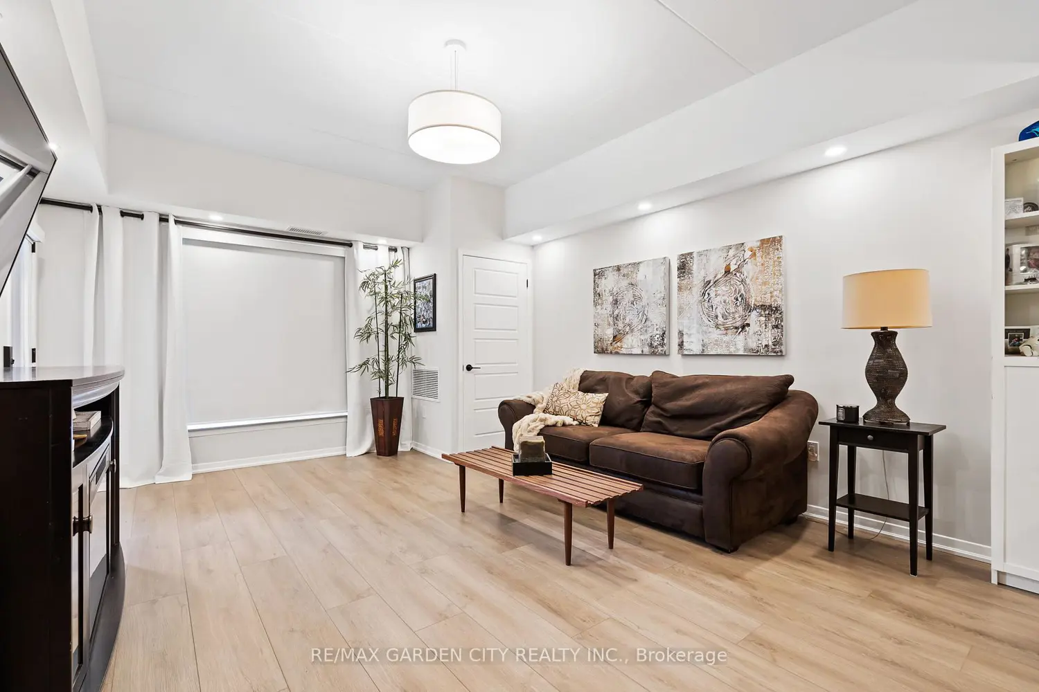 Additional image 15 of 3998 Victoria Avenue 105