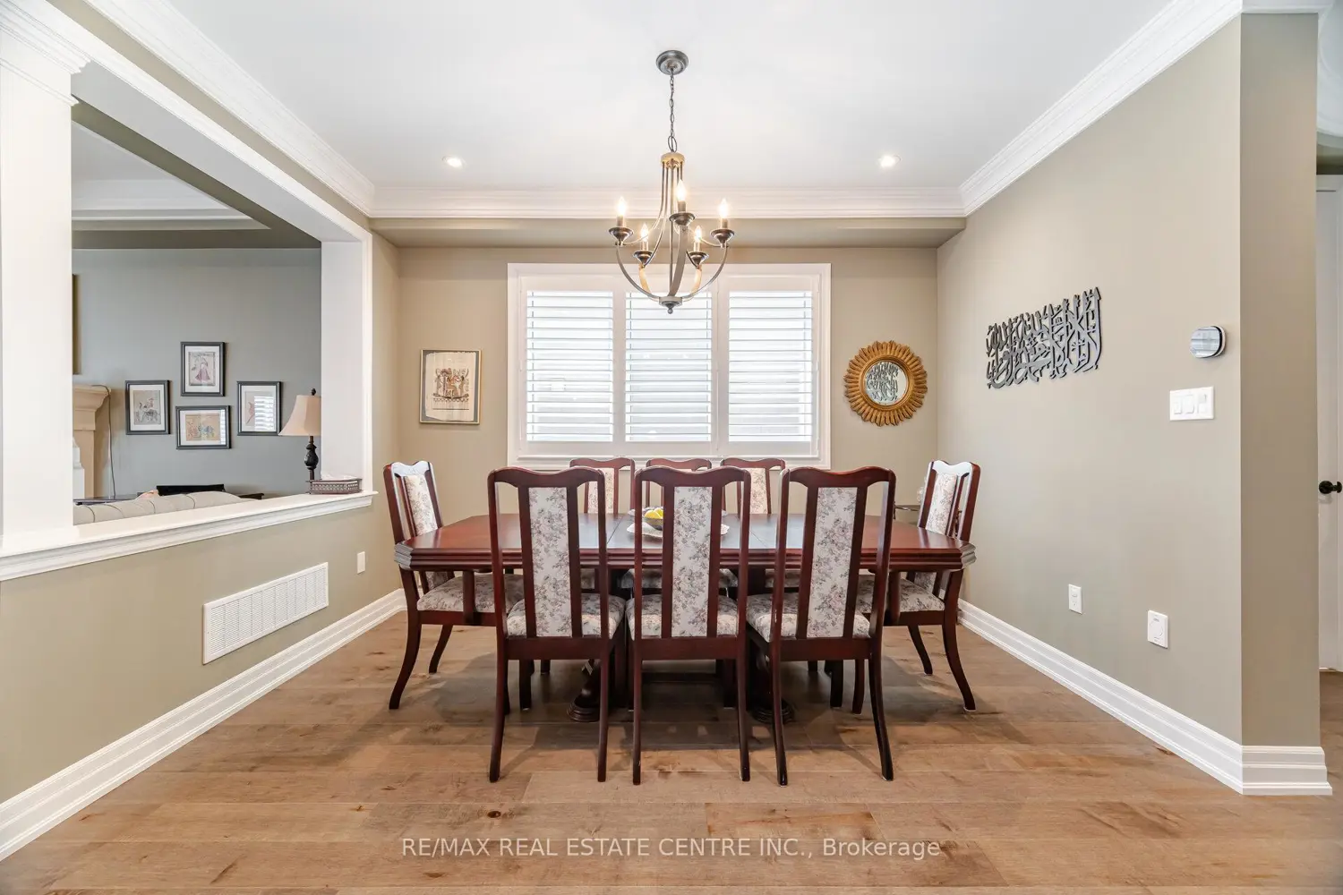 156 Camellia Crescent photo 3