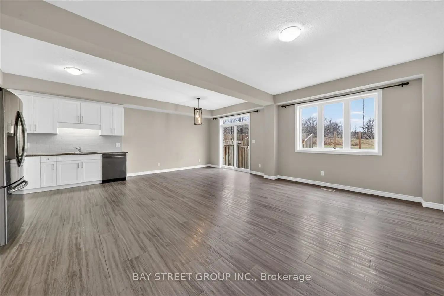 445 Avens Street photo 5