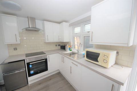 Kingsbury, London NW9, Studio to rent