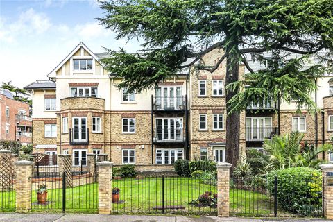 Village Road, Enfield EN1