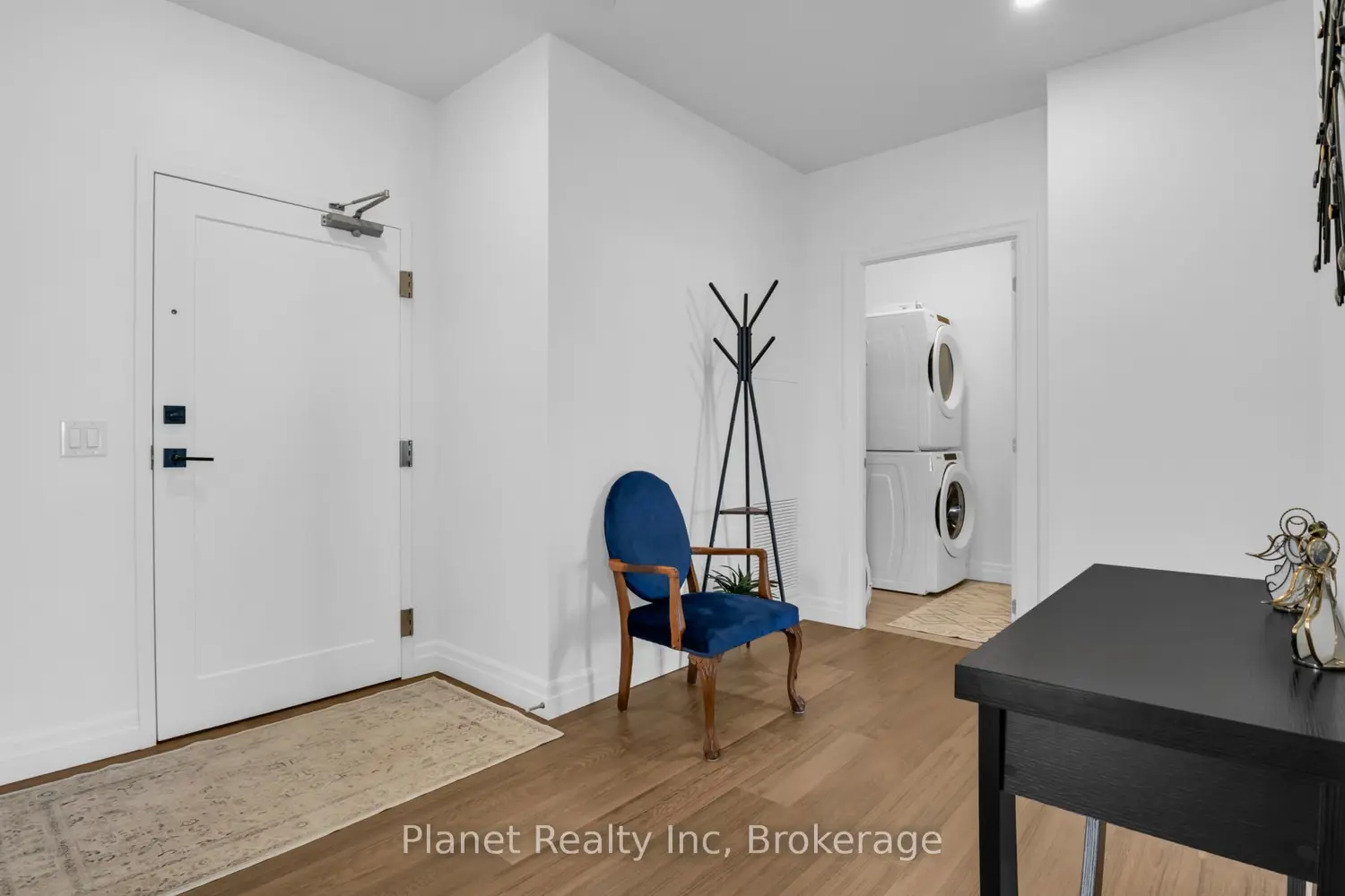1878 Gordon Street 910 photo 4