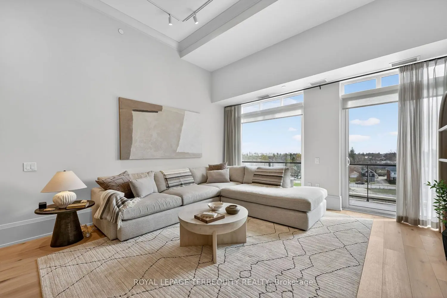 1 Hume Street Ph 615