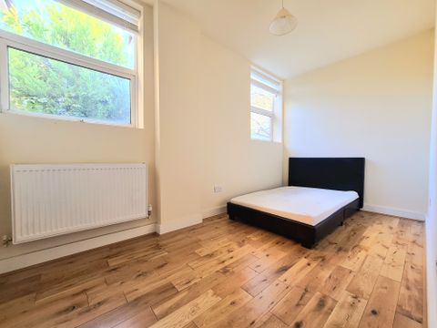 A Hillreach, London SE18