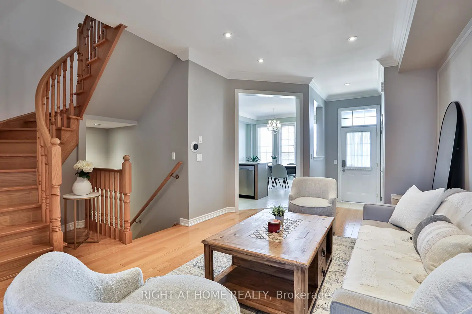 10681 Woodbine Avenue photo 2