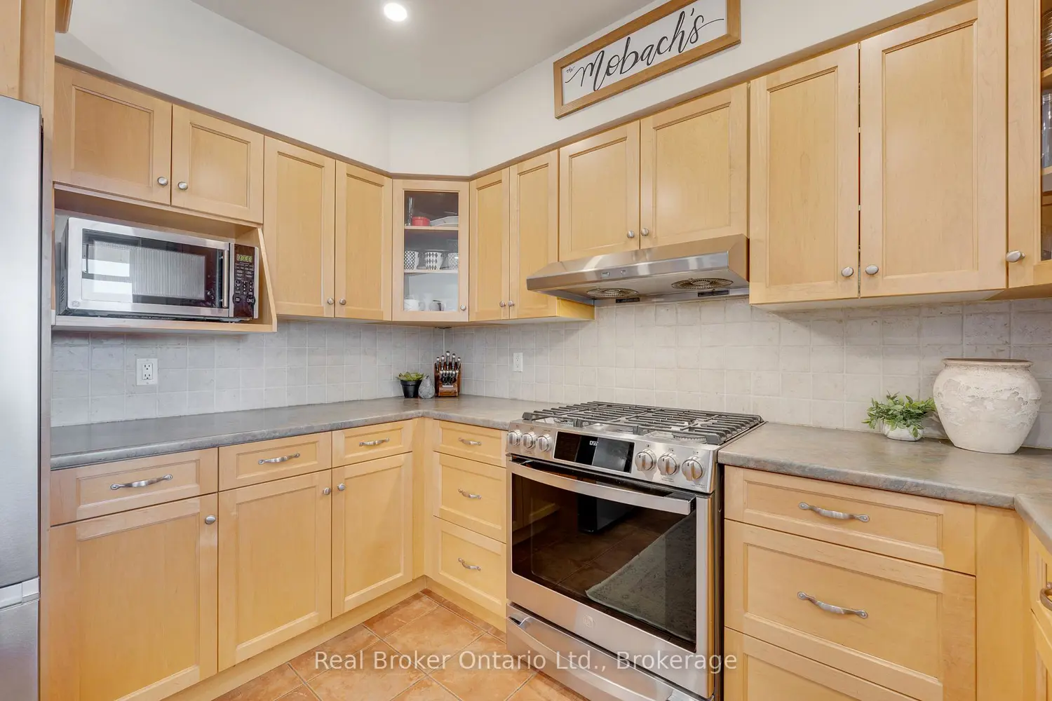Additional image 7 of 739 Colborne Street