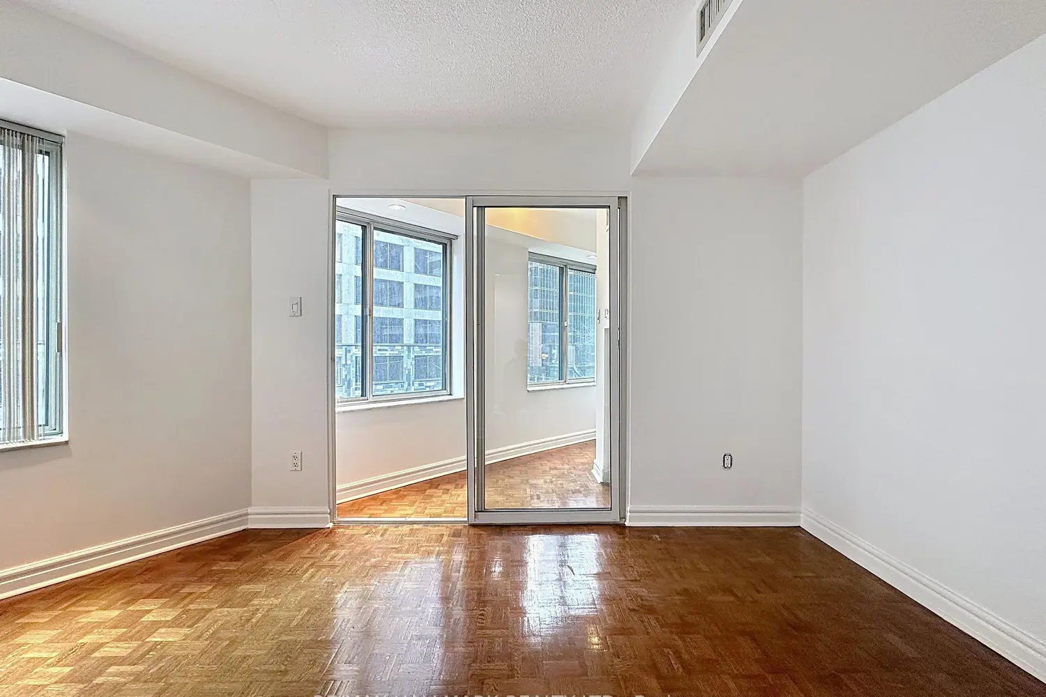 Additional image 16 of 33 University Avenue 302