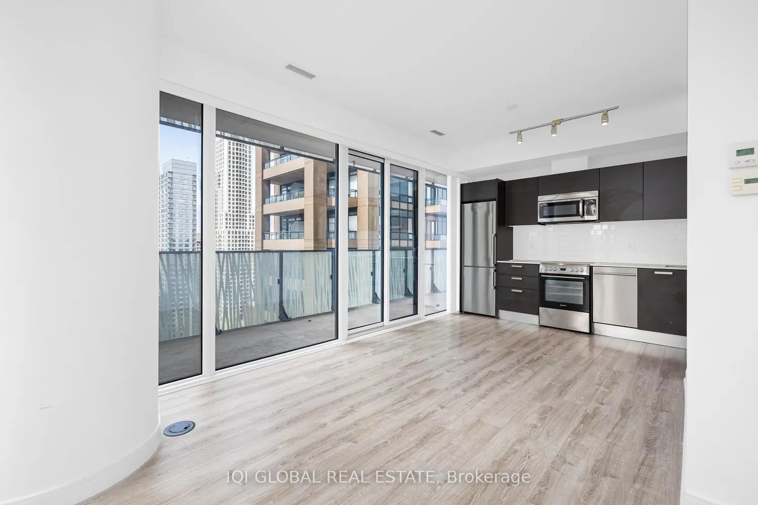 Additional image 6 of 42 Charles Street 2304