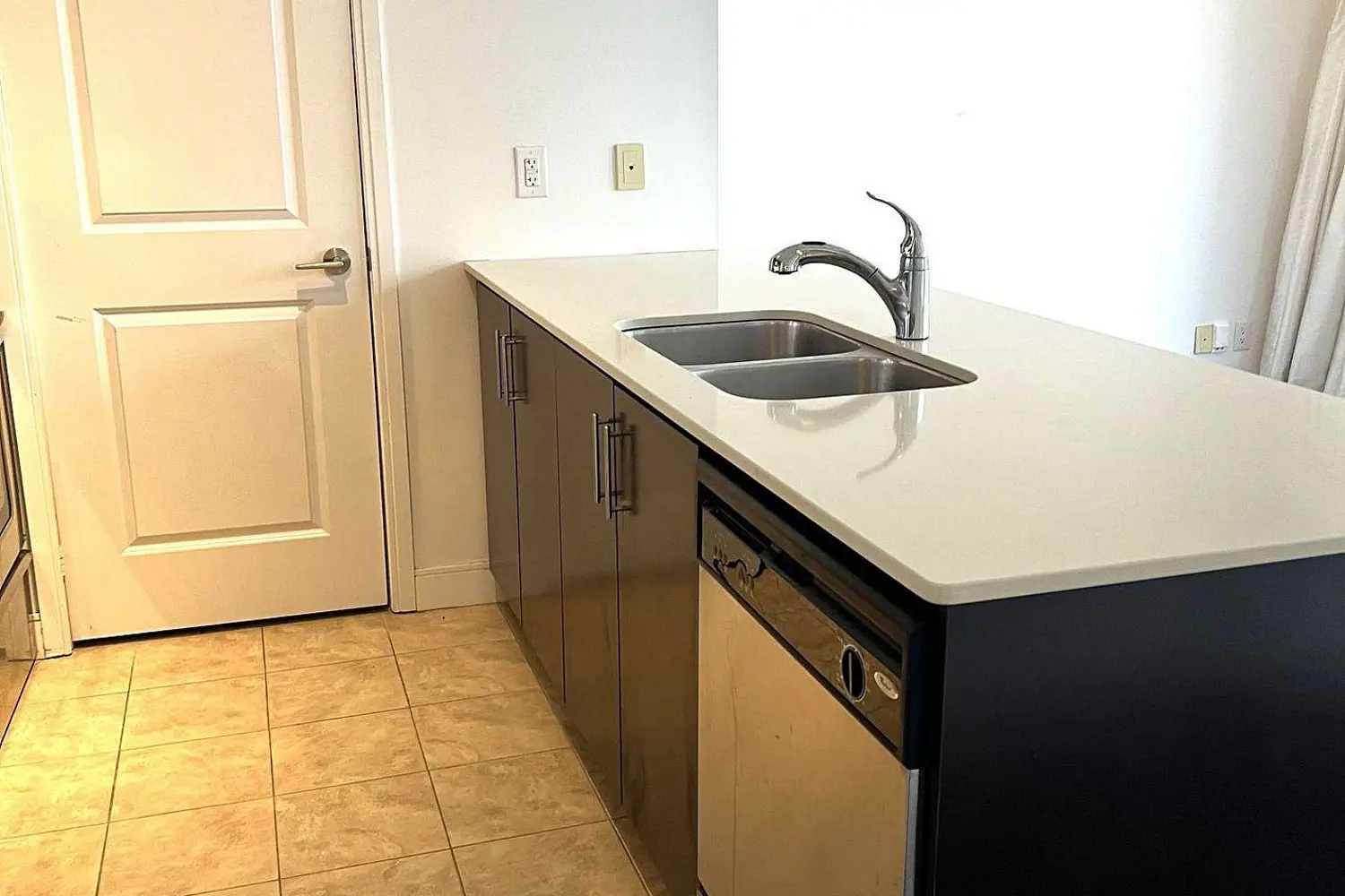 Additional image 7 of 4033 Hurontario Street 419