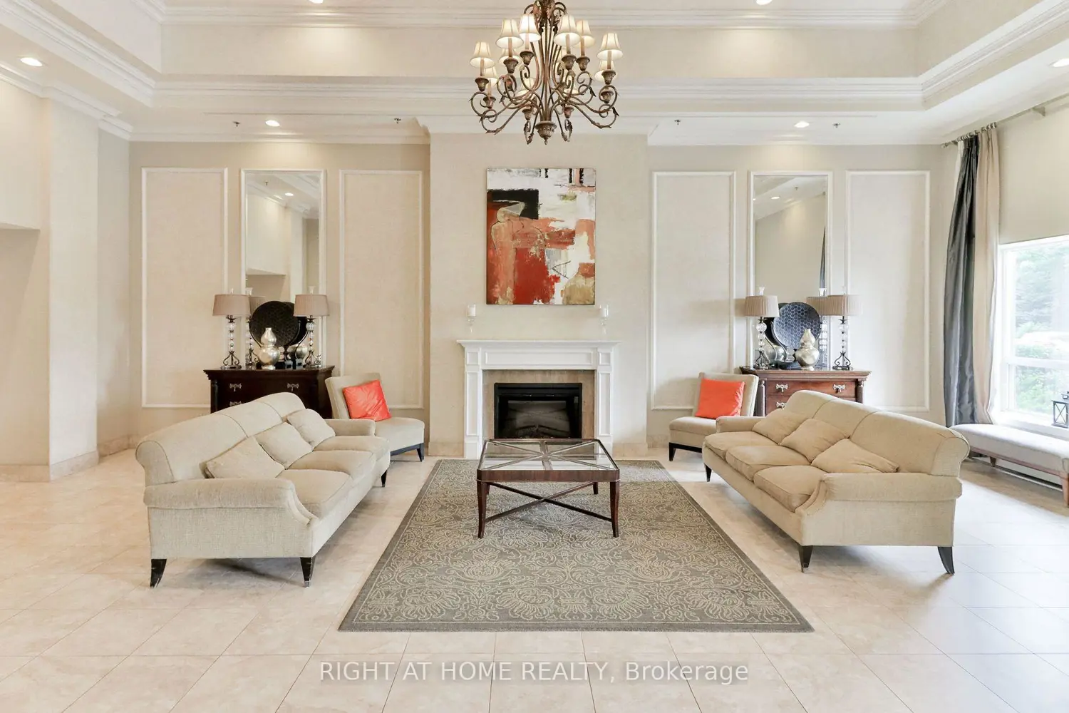 8 Maison Parc Court 305