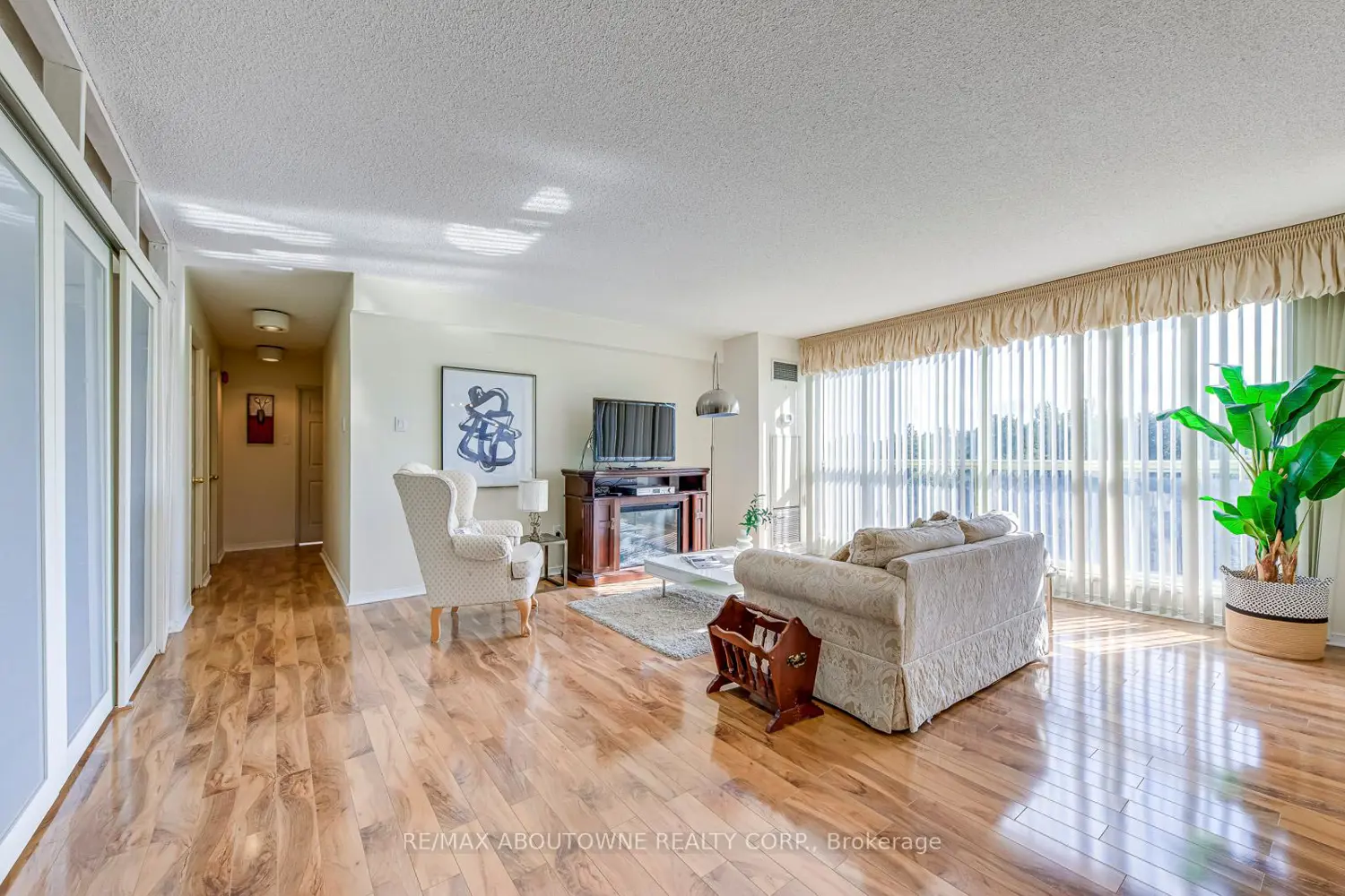 Additional image 3 of 1700 The Collegeway 613
