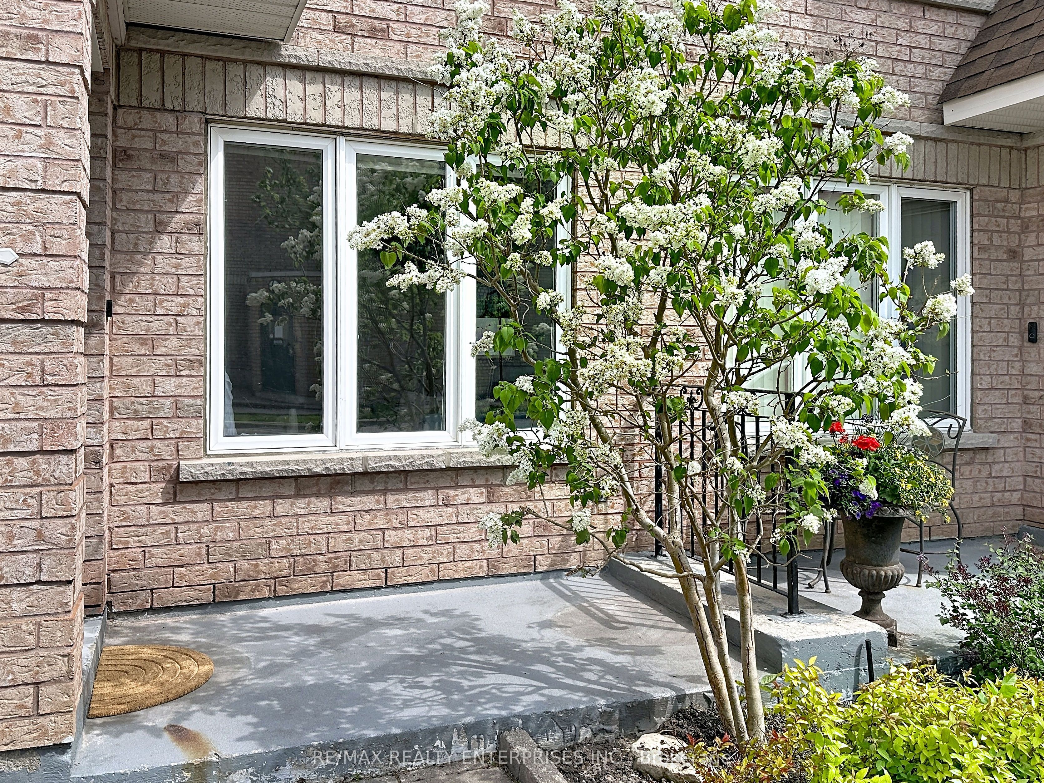 Additional image 3 of 102-52 Aerodrome Crescent, Toronto, ON, M4G 4J1