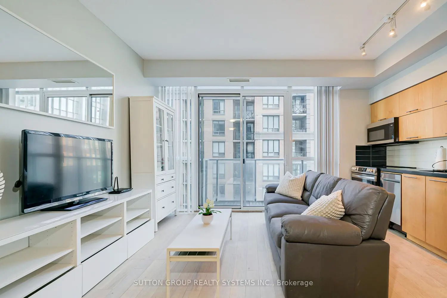 Additional image 8 of 126 Simcoe Street 1307