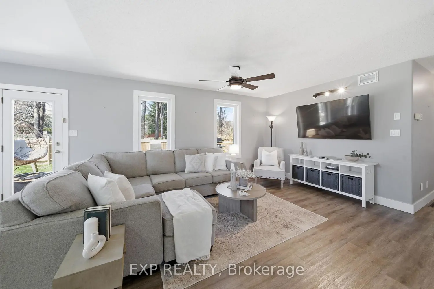8 Henderson Lane photo 2