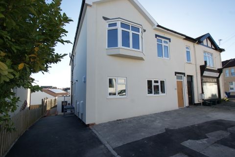 Russell Grove (F3), Flat 3, Westbury Park, Bristol BS6