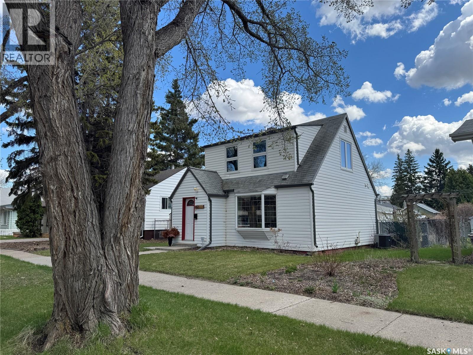312 1st Street E, Saskatoon, SK, S7H1S2 photo 2