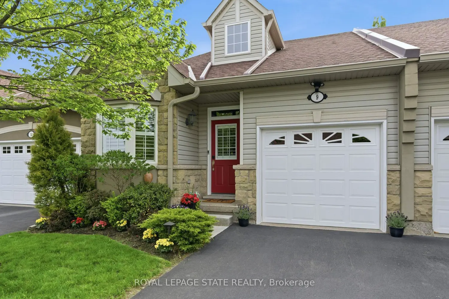 212 Stonehenge Drive 9 photo 2
