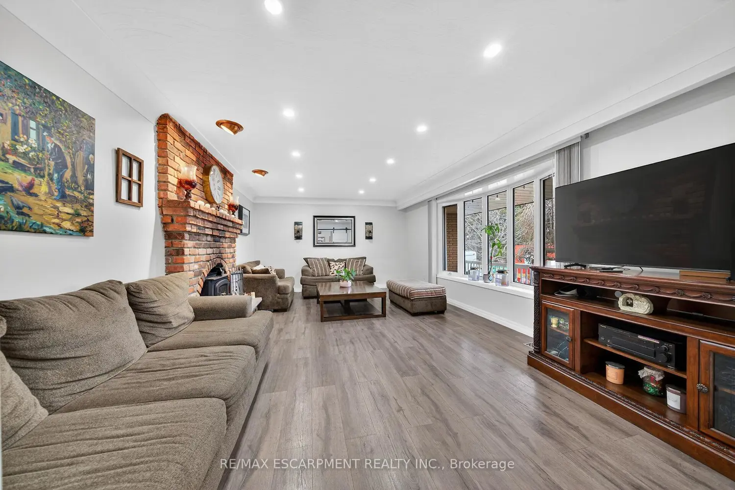 1549 Guyatt Road photo 2