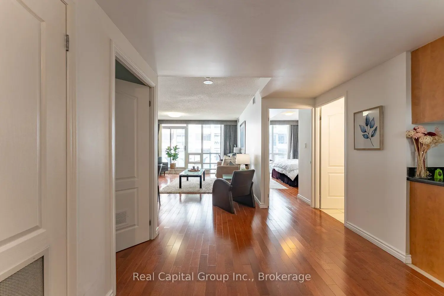 263 Wellington Street 703