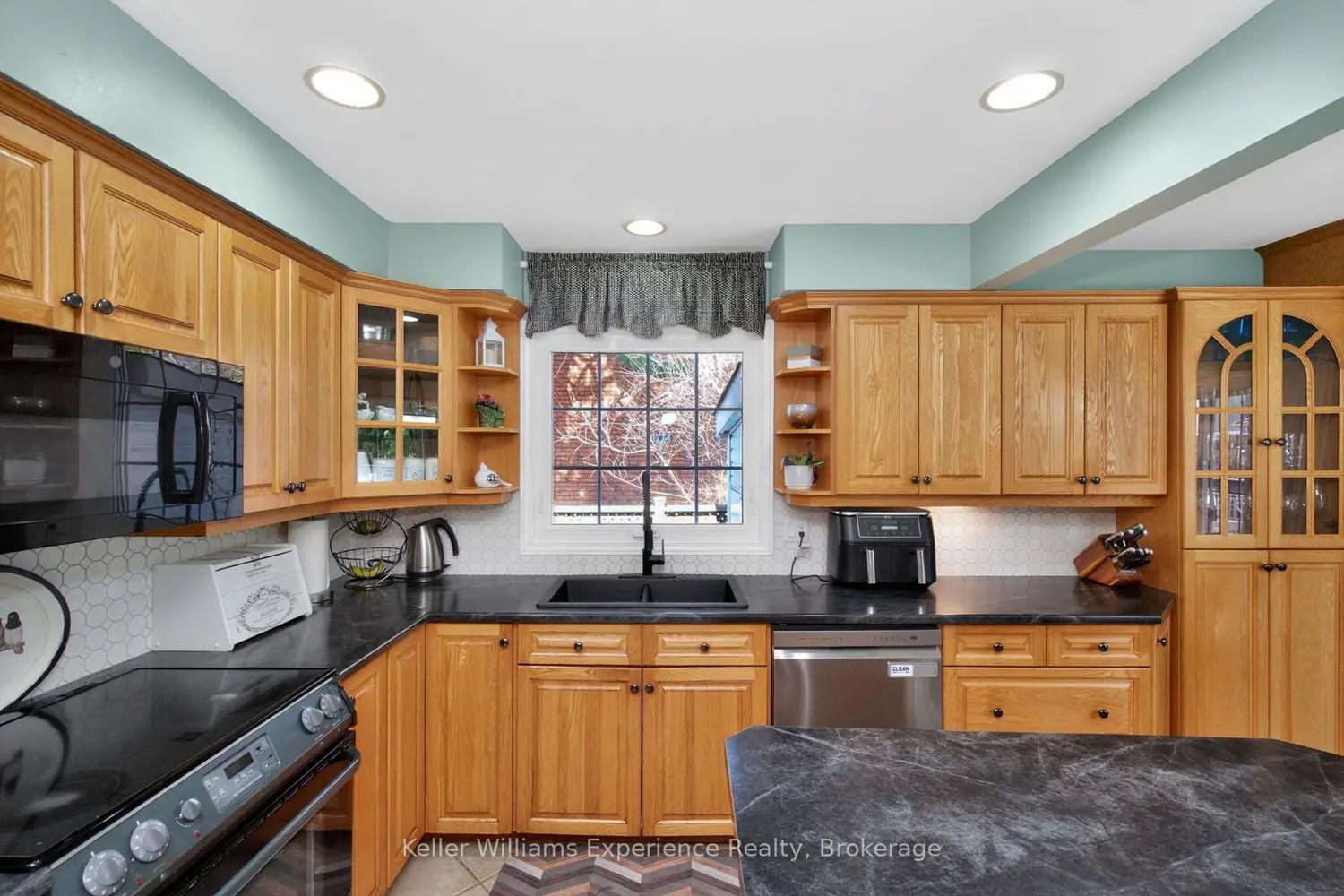 Additional image 4 of 933 Playfair Road