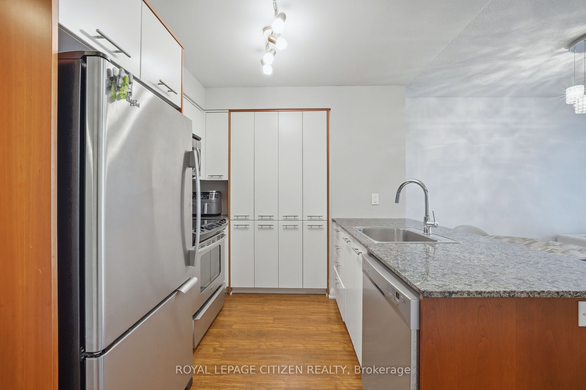 Additional image 5 of 1003-1 Valhalla Inn Road, Toronto, ON, M9B 1S9