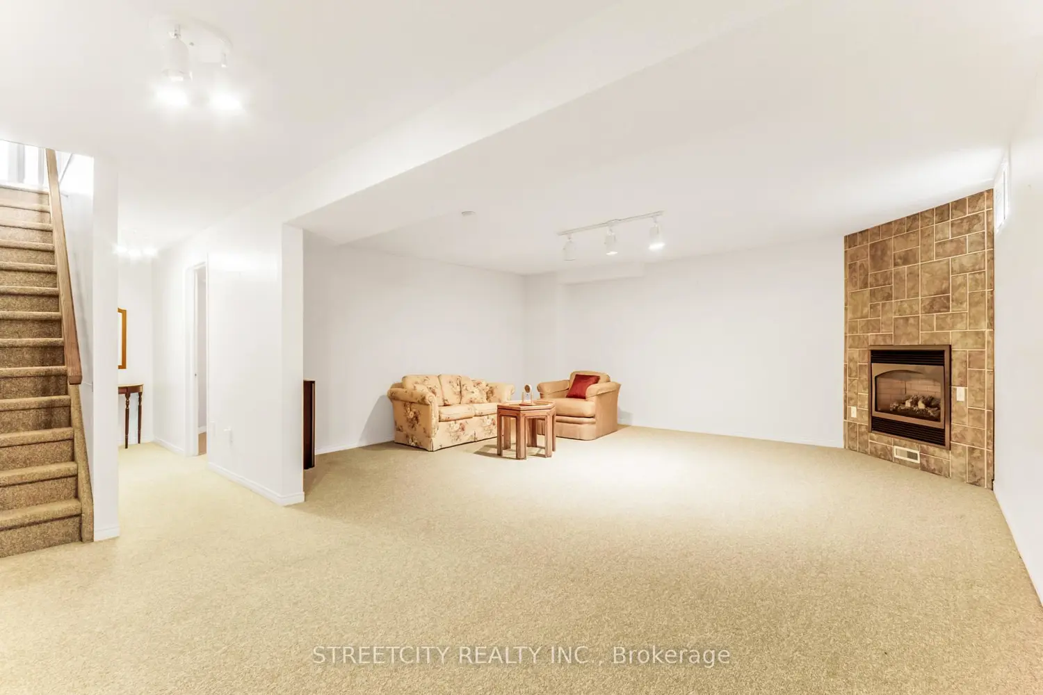 Additional image 15 of 861 Shelborne Street 34