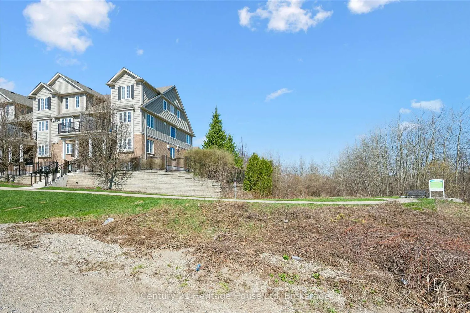 656 Woodlawn Road B photo 2
