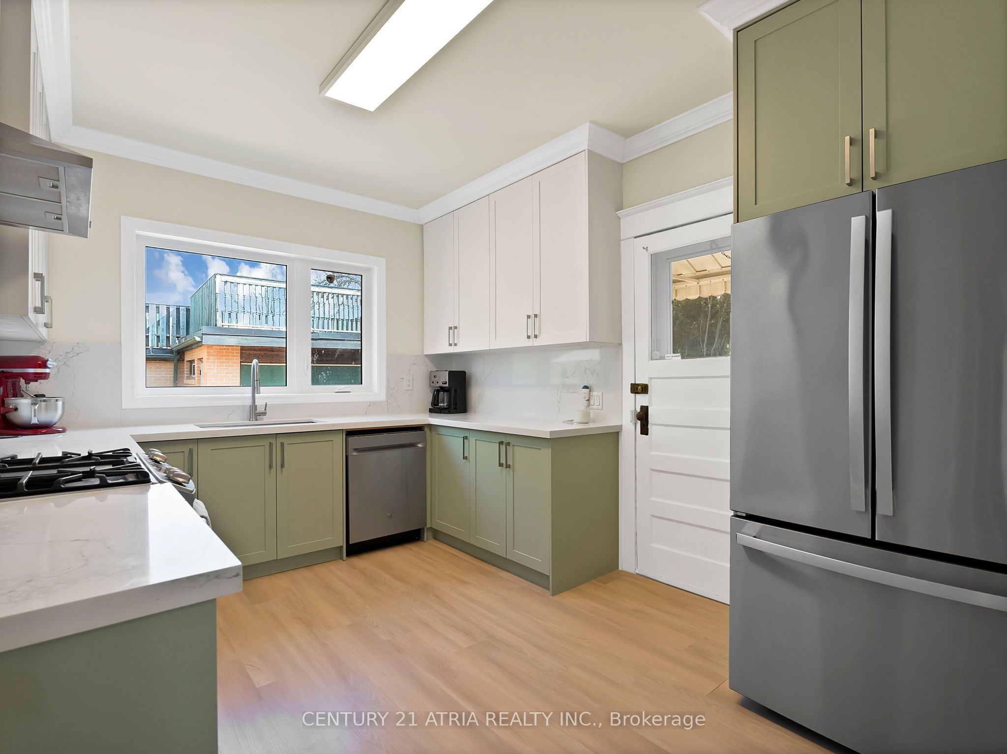 32 Rosevear Avenue, Toronto, ON, M4C 1Z3