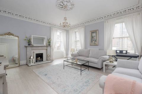 Johnston Terrace, Old Town, Edinburgh EH1