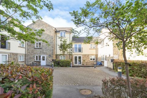 Station Square, Stanningley, Pudsey LS28
