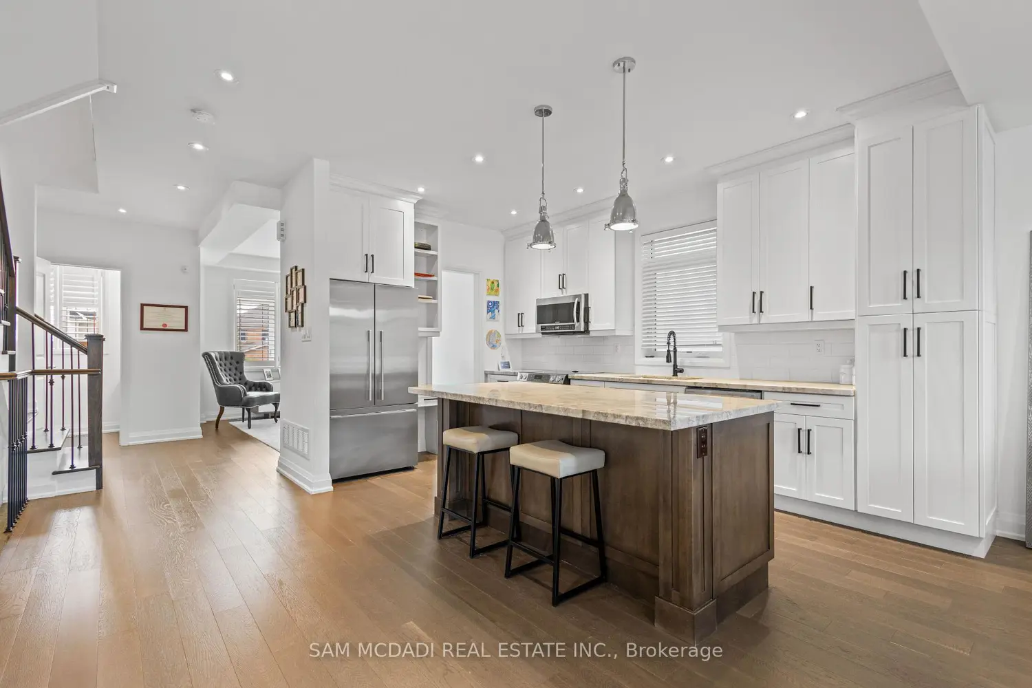 1067 Shaw Drive photo 2