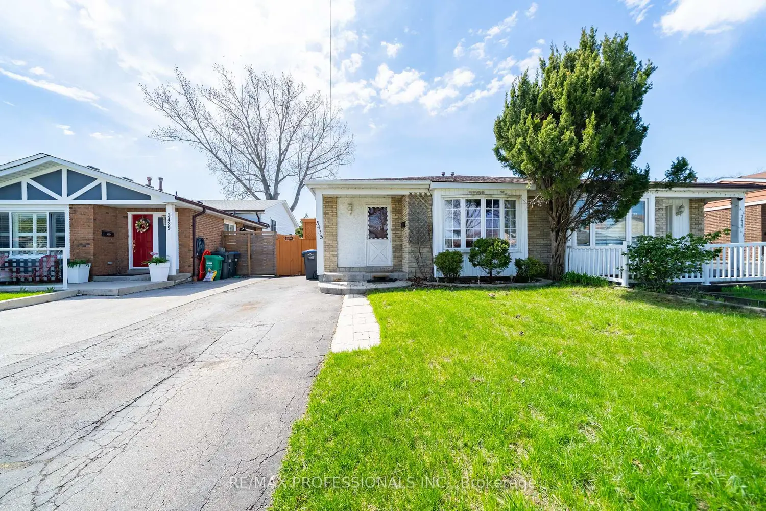 3435 Martins Pine Crescent