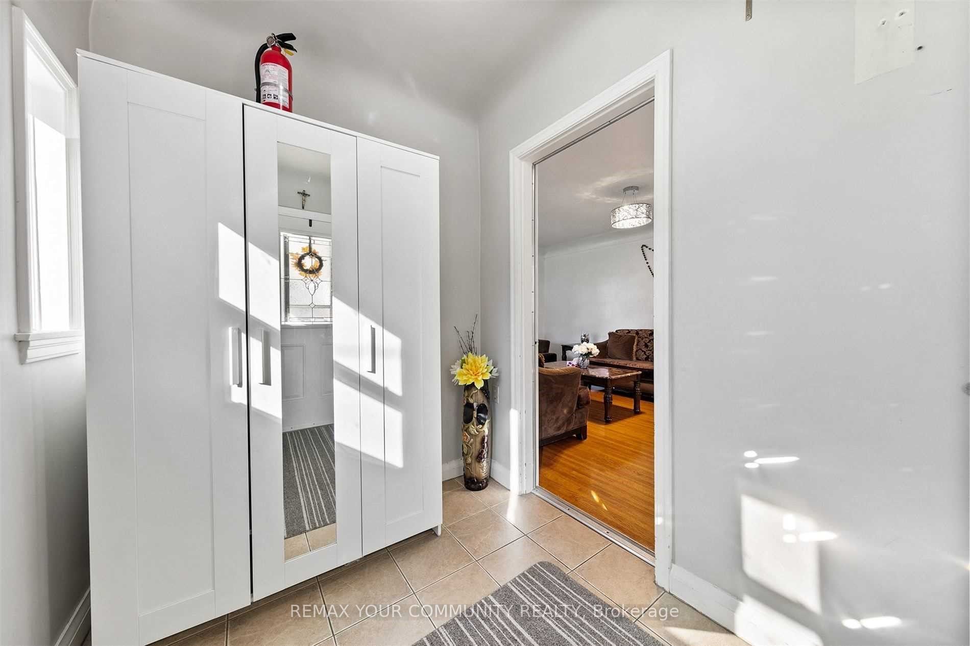 Additional image 5 of 4276 Howard Avenue, Windsor, ON, N9G 1P3