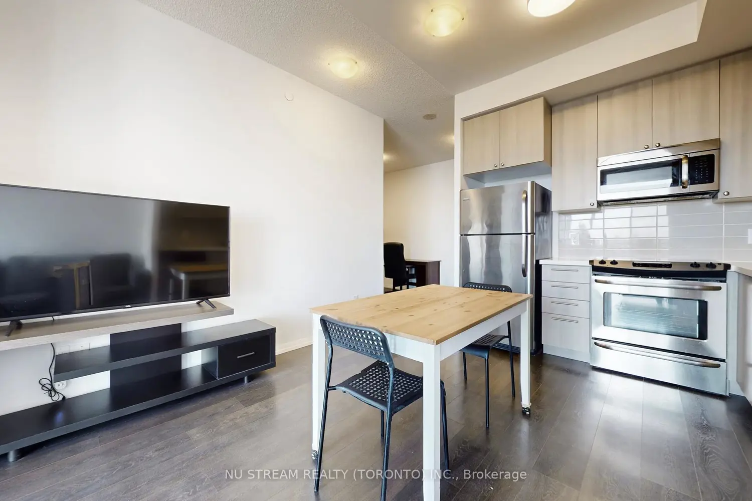 Additional image 6 of 540 Bur Oak Avenue 535