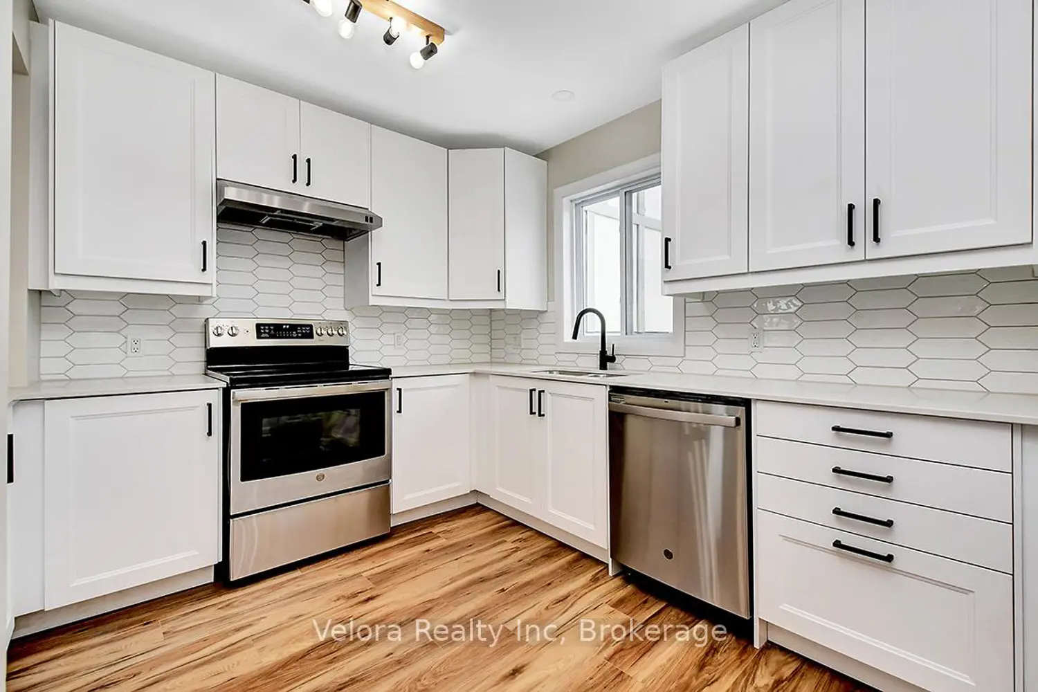 Additional image 3 of 301 Zephyr Avenue
