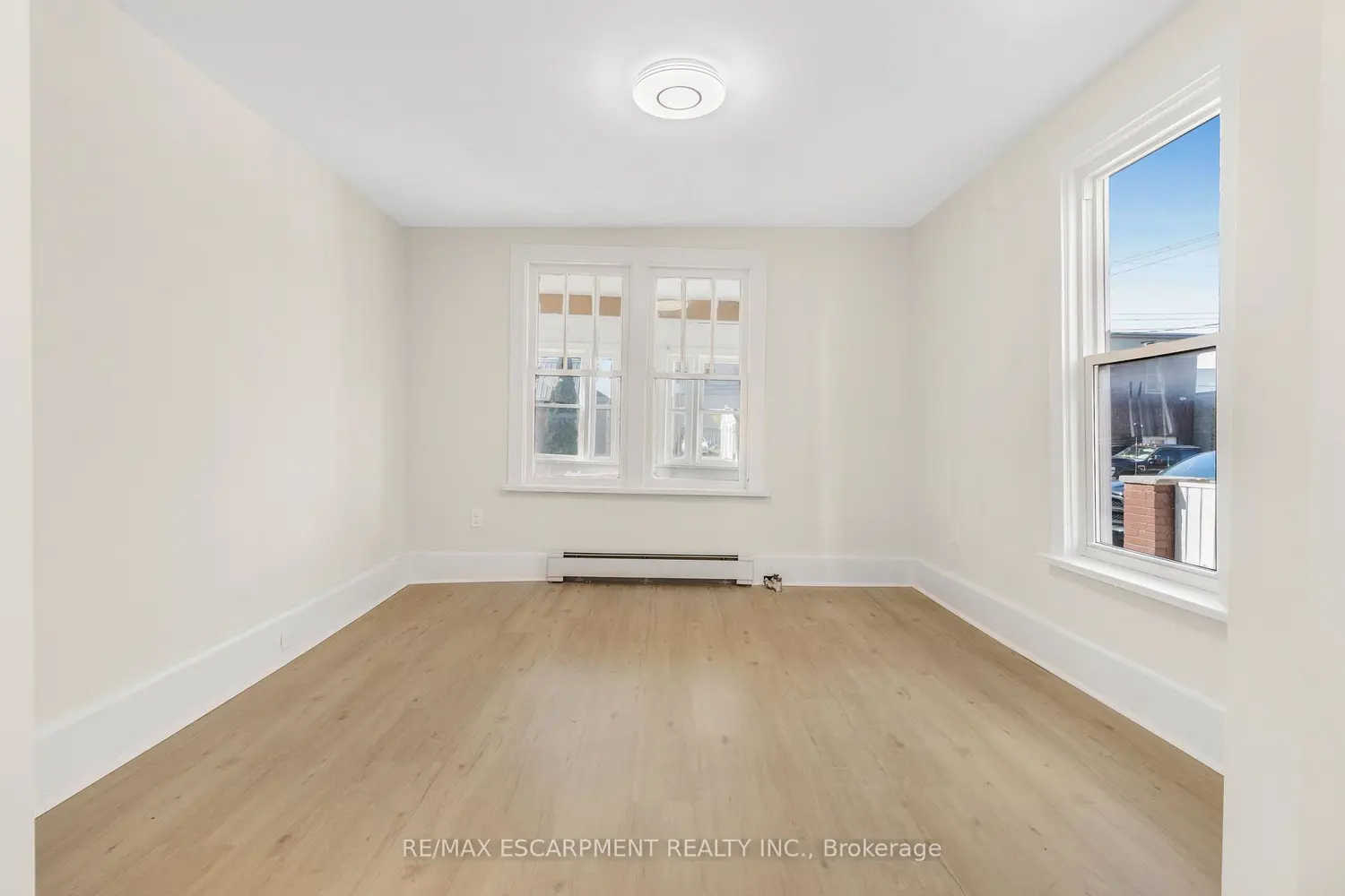16 Albert Street photo 5