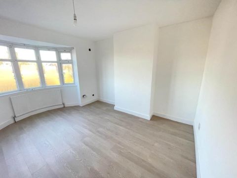 Great West Road, Hounslow TW5