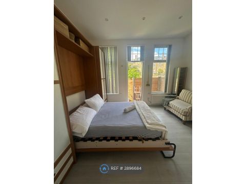 Linthorpe Road, London N16, Studio to rent