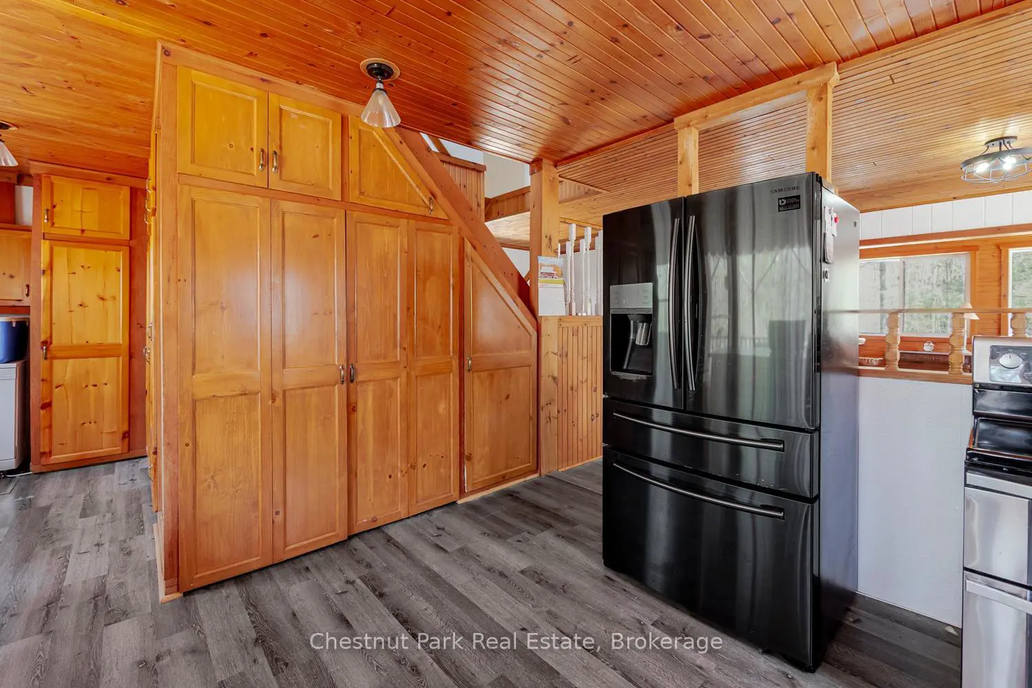 Additional image 4 of 2096 Bruce Road 9