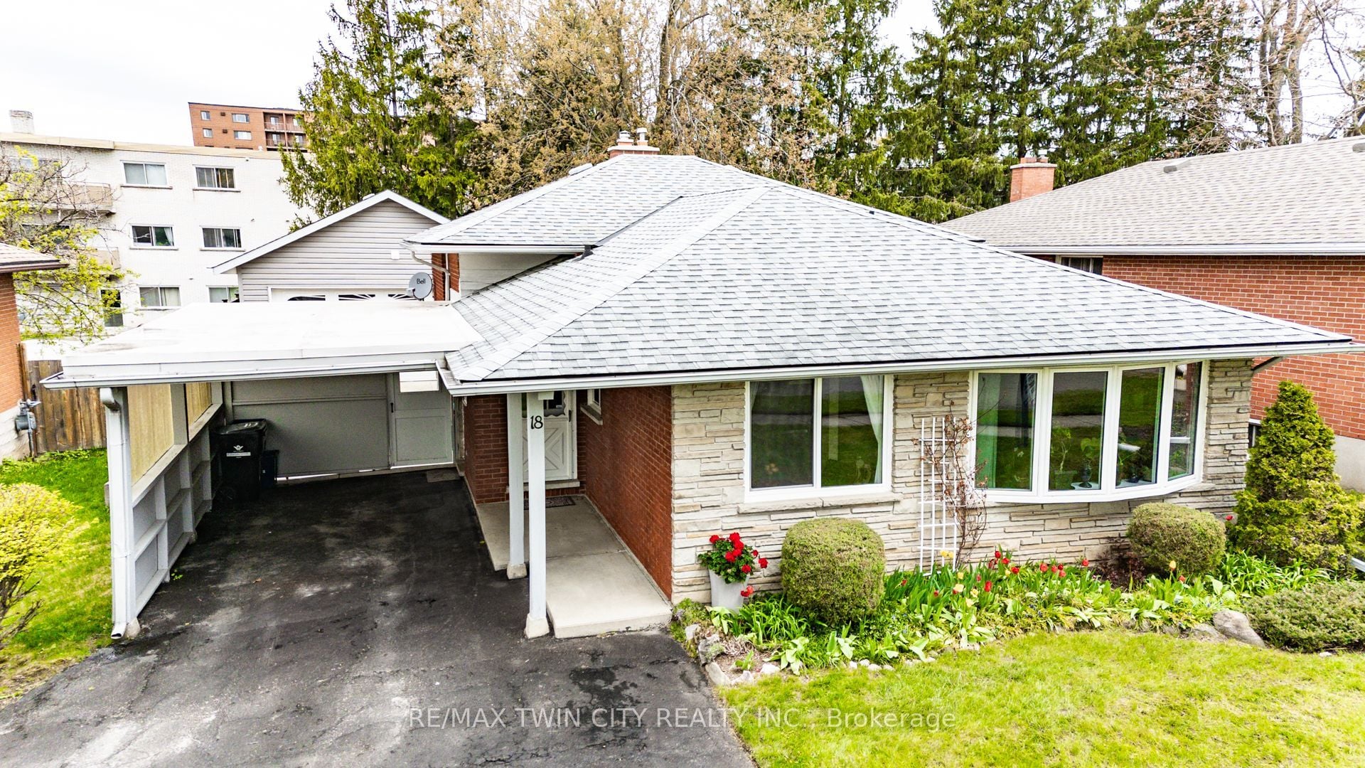 Additional image 2 of 18 Queenston Crescent, Kitchener, ON, N2B 2V5