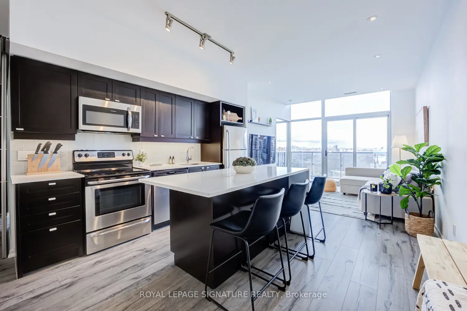 Additional image 3 of 105 The Queensway 3513
