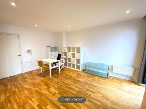 Piccadilly Place, Manchester M1, Studio to rent