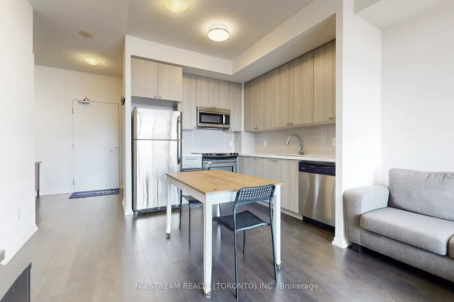 Additional image 5 of 540 Bur Oak Avenue 535