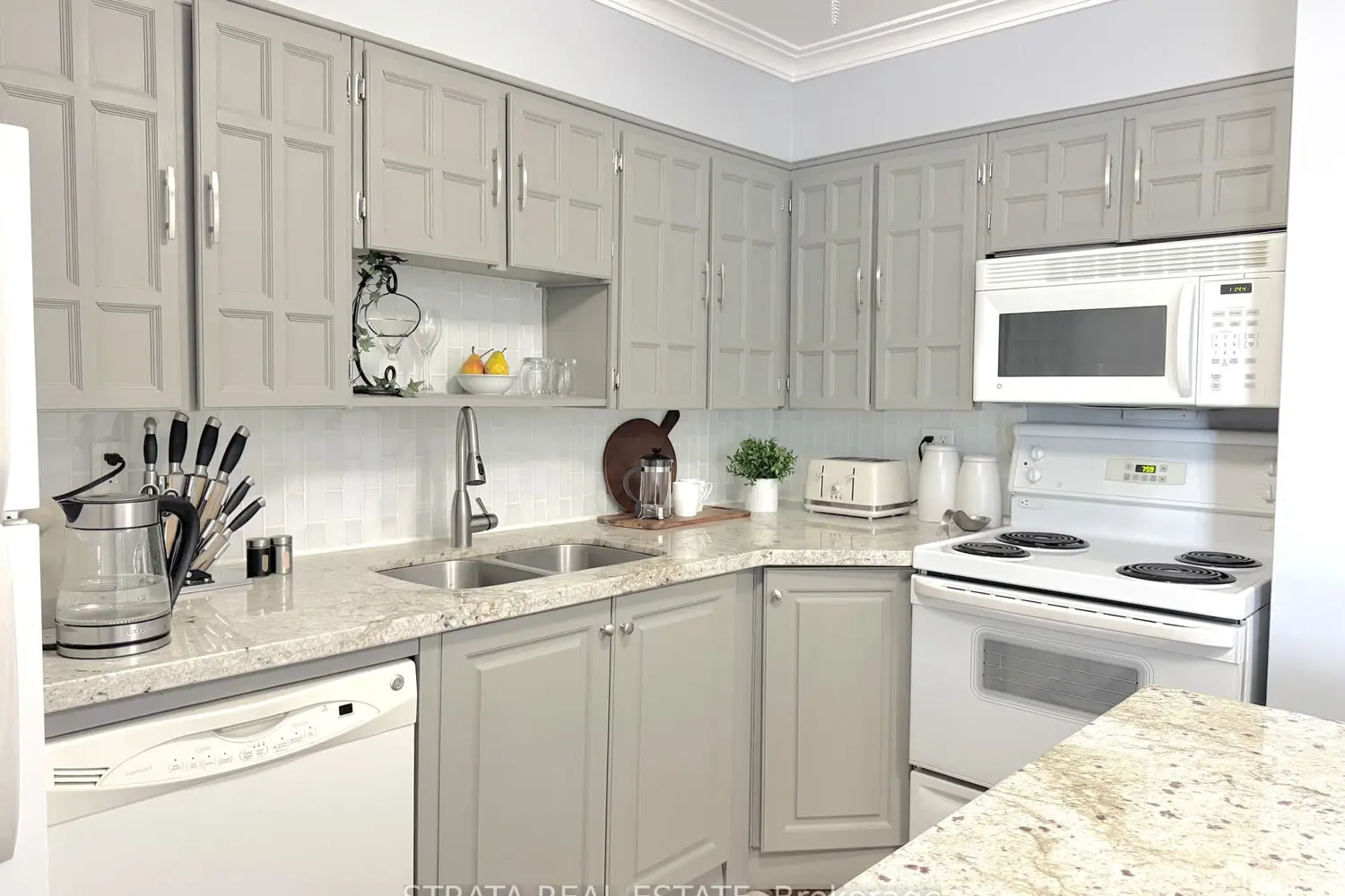 Additional image 11 of 3555 Bathurst Street 203