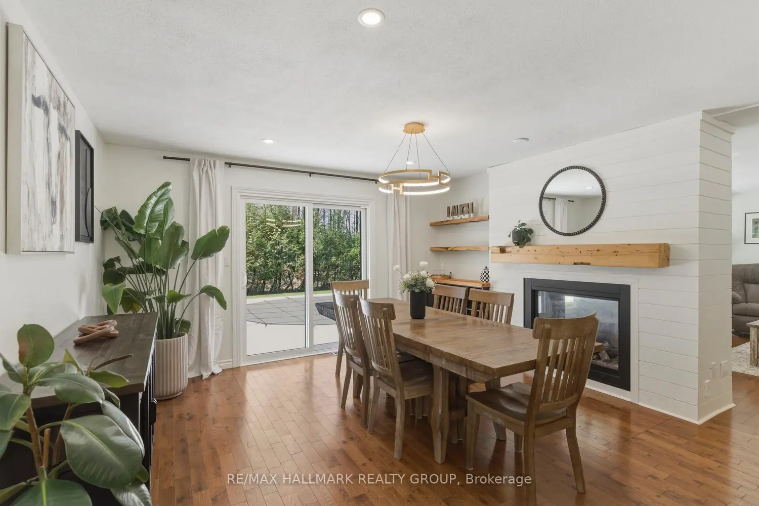 408 Yole Crescent photo 3